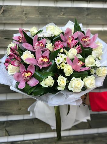 Букет цветов из: Розы и Хризантемы в Губской
