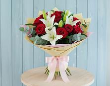 Букет цветов из:  Лилии и Розы в Губской