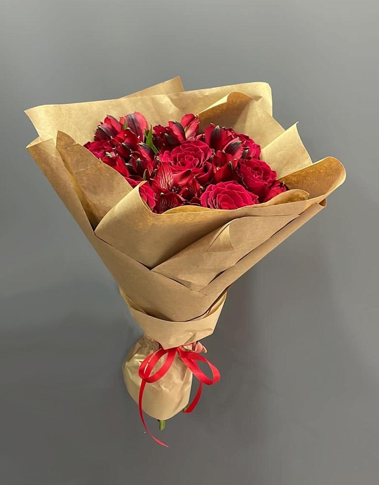 Букет цветов из: Альстромерии и Розы в Губской