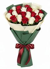 Букет Микс из красных и белых роз в Губской