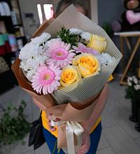 Букет цветов из:  Герберы, Розы и Хризантемы в Губской