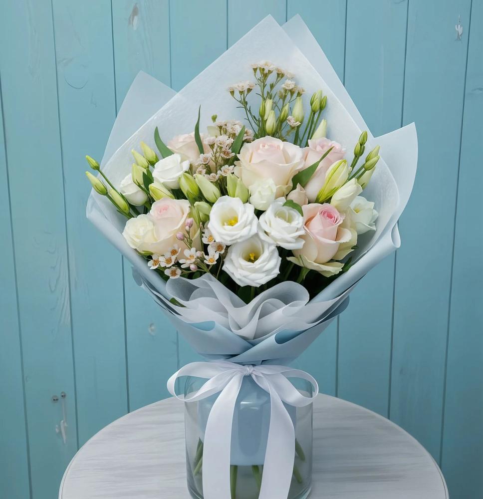 Букет цветов из: Розы и Лизиантусы в Губской