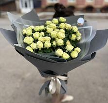 Букет Белые кустовые розы Солинеро в Губской