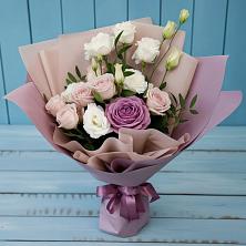 Букет цветов из:  Розы и Лизиантусы в Губской