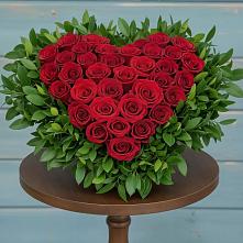 Цветочная композиция из Розы в виде сердца в Губской