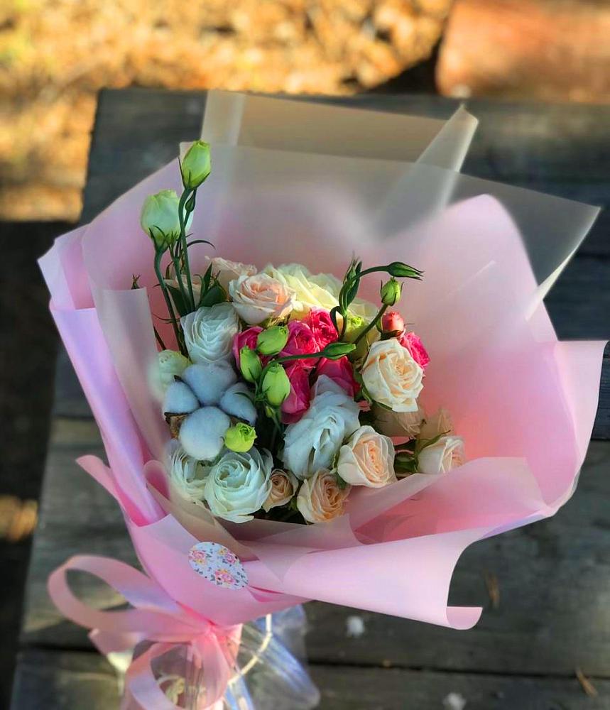 Букет цветов из: Розы и Лизиантусы в Губской