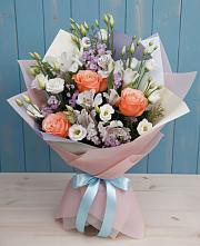 Букет цветов из:  Лизиантусы, Розы, Альстромерии и Гипсофила в Губской