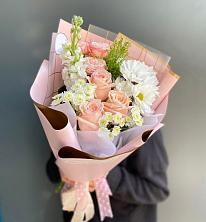 Букет цветов из:  Хризантемы и Розы в Губской