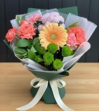 Букет цветов из:  Гвоздики, Розы, Герберы и Хризантемы в Губской