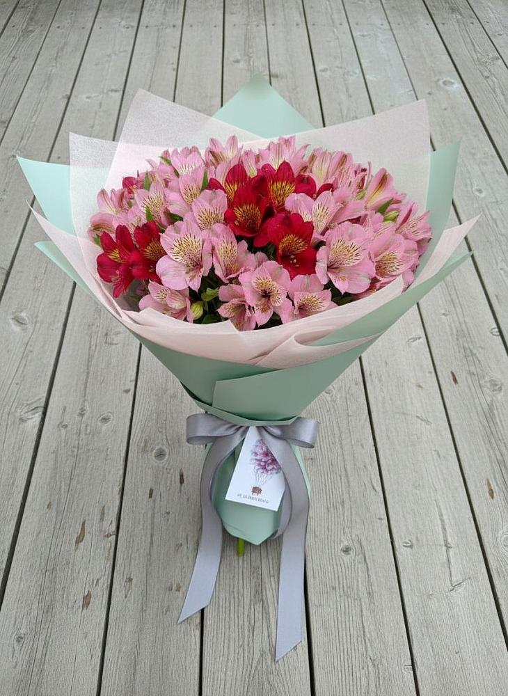 Букет цветов из: Альстромерии в Губской