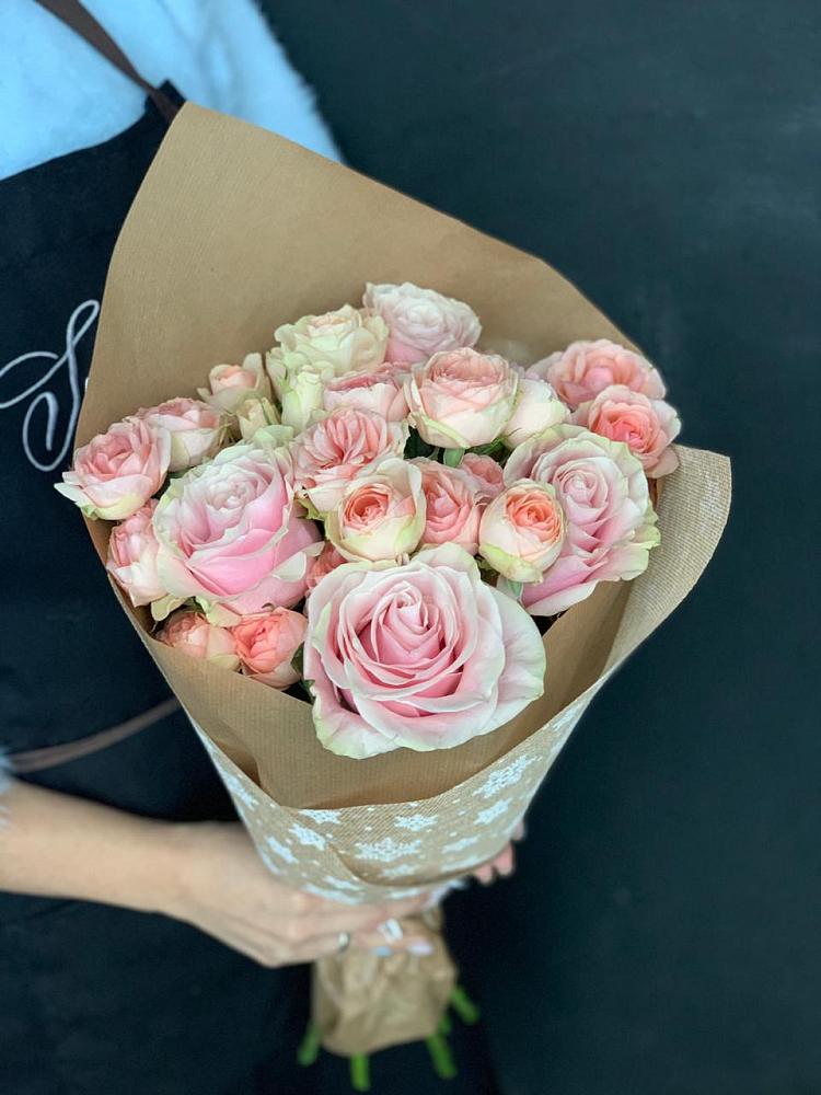 Букет цветов из: Хризантемы и Розы в Губской