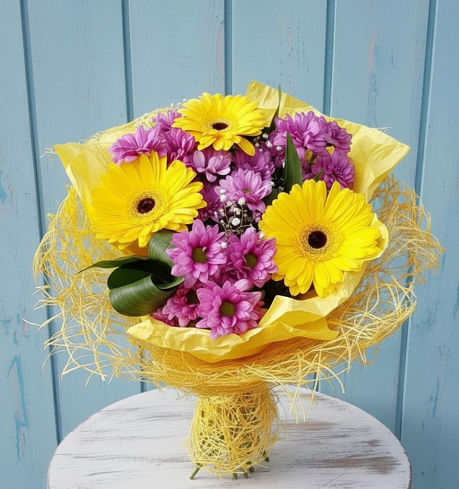 Букет цветов из: Хризантемы и Герберы в Губской