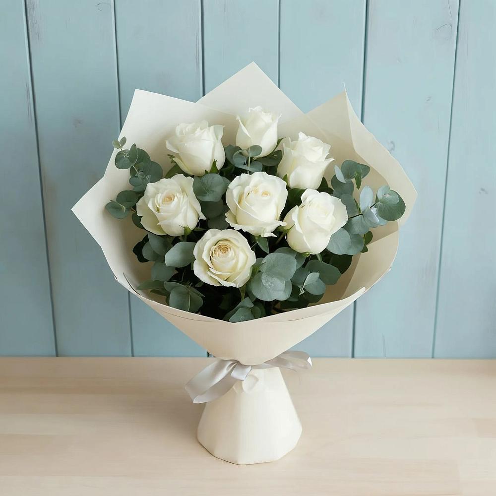 Букет Белые розы в Эвкалипте в Губской
