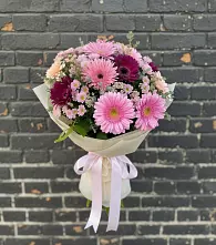 Букет цветов из:  Герберы и Хризантемы в Губской