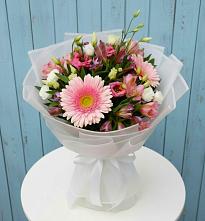 Букет цветов из:  Герберы, Альстромерии и Лизиантусы в Губской