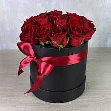 Цветочная композиция из Розы в шляпной коробке в Губской