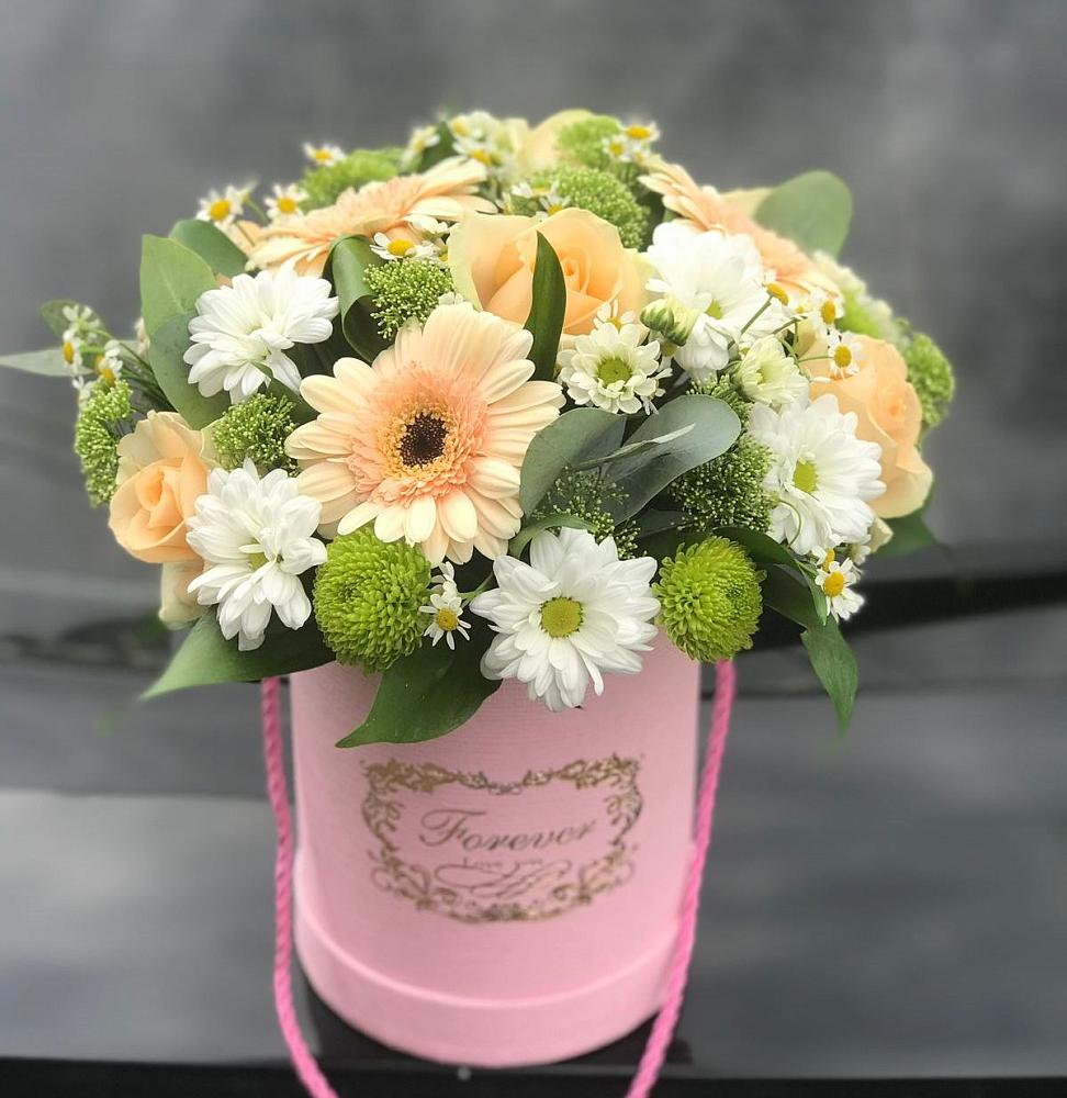 Цветочная композиция из Розы, Герберы и Хризантемы в шляпной коробке в Губской